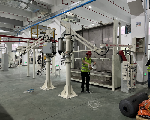 新能源热水器助力机械手